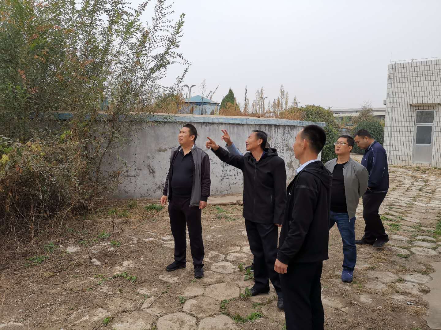 公司總經(jīng)理王建人在供水、污水生產(chǎn)一線開展風險隱患排查 (1).jpg 公司總經(jīng)理王建人在供水、污水生產(chǎn)一線開展風險隱患排查 (1).jpg