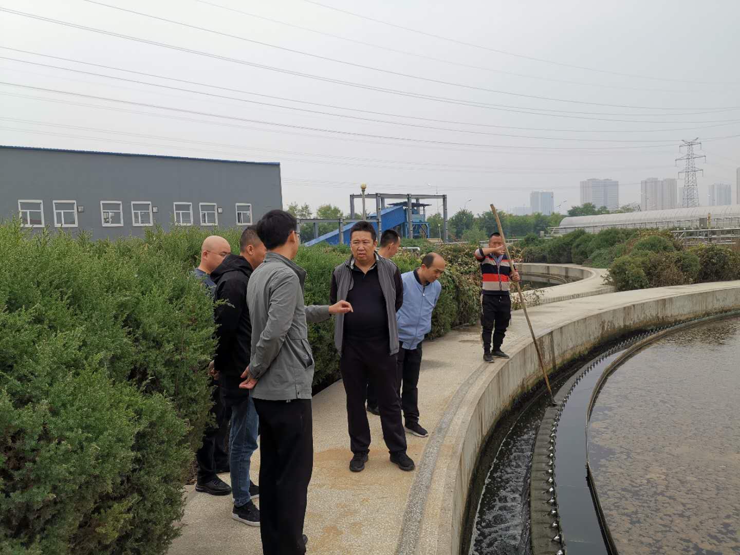 公司總經(jīng)理王建人在供水、污水生產(chǎn)一線開展風險隱患排查 (2).jpg 公司總經(jīng)理王建人在供水、污水生產(chǎn)一線開展風險隱患排查 (2).jpg